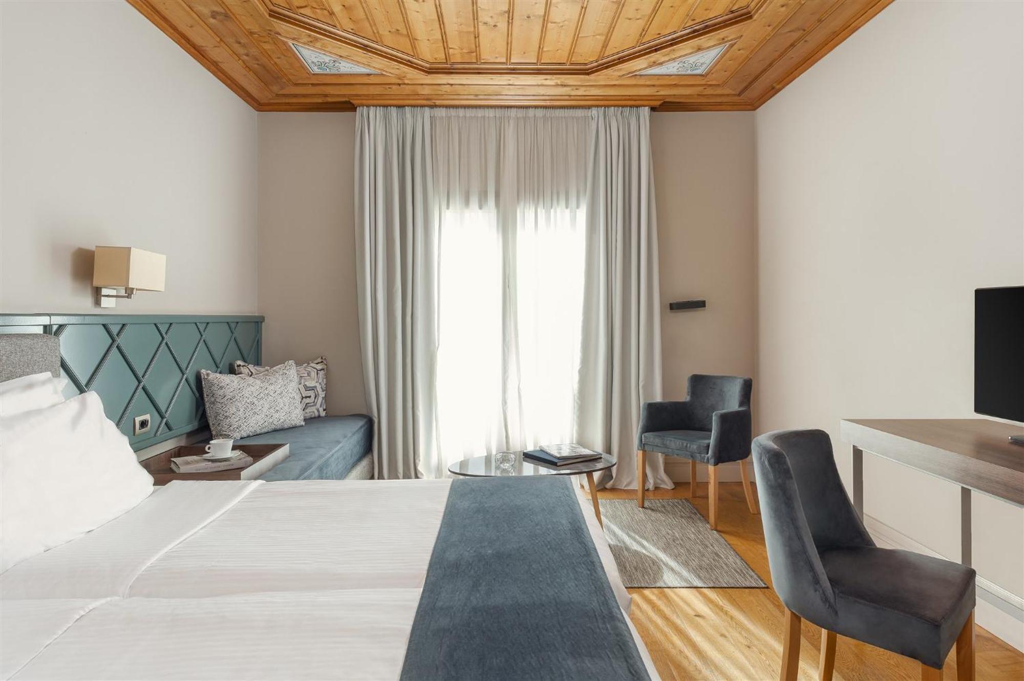 The Lake Hotel Ioannina Exterior photo Deluxe room