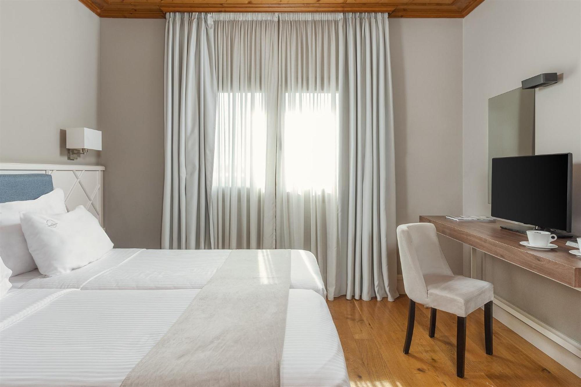 The Lake Hotel Ioannina Exterior photo A room at the hotel